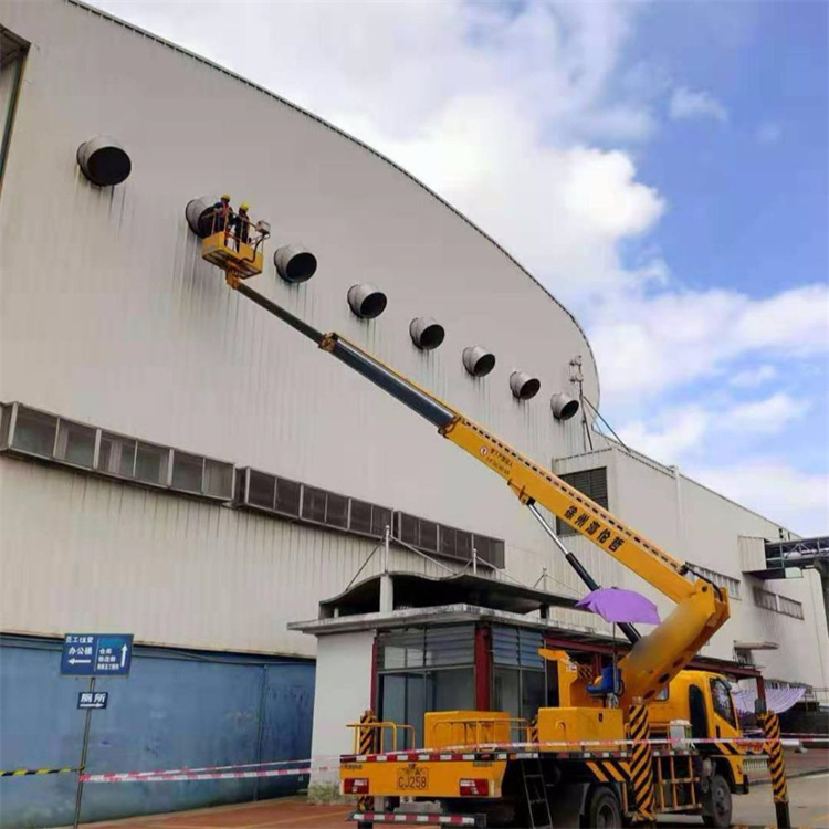 安化高空作业车出租服务：专业广告牌安装解决方案